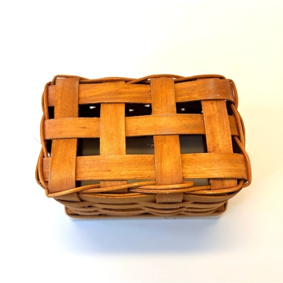 Red Cardinal Small Christmas Basket Lidded - Picture 7 of 15